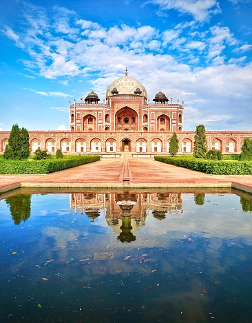 Center view of Humayun’s tomb.