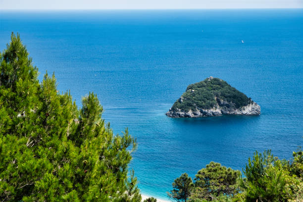 the island of bergeggi represents a symbolic image the island of bergeggi represents a symbolic image of the Savona coast of Liguria province of savona stock pictures, royalty-free photos & images
