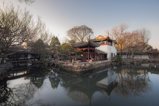 La vista de invierno en Humble Administrator Garden(Zhuozheng Garden). Zhuozheng Jardín un jardín clásico,Patrimonio de la Humanidad de la UNESCO y es el más famoso de los jardines de Suzhou. photo