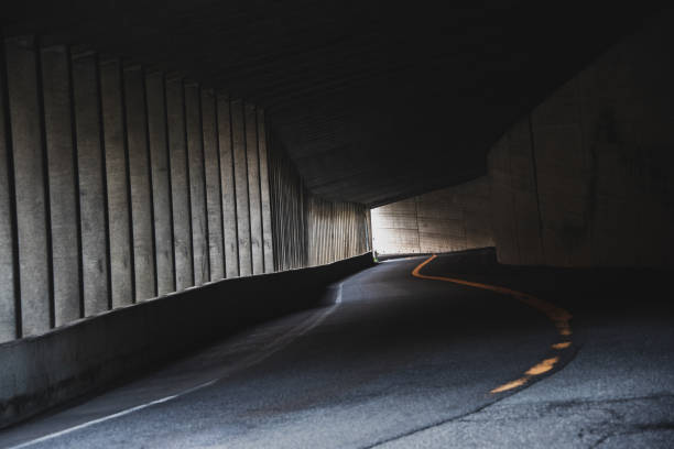 túnel de carretera larga con cemento en gifu, japón." n este túnel en la montaña. - highway underground corridor street fotografías e imágenes de stock