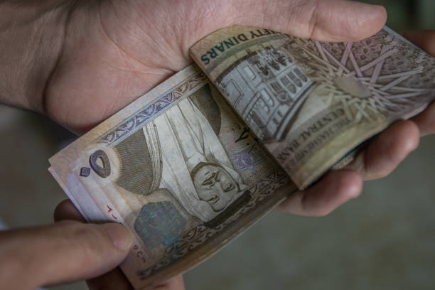 someone is counting money someone is counting money for Jordanian dinar dinar stock pictures, royalty-free photos & images