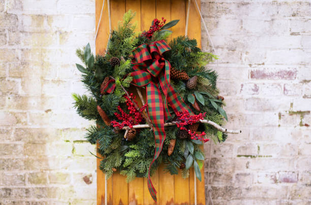 istock holiday wreath background new england 1270781898