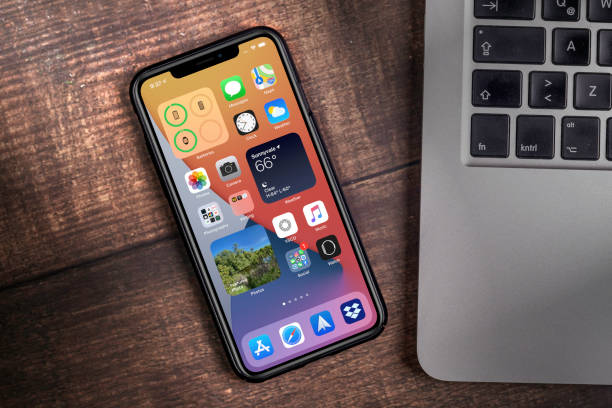 Antalya, TURKEY - September 05, 2020.  new ios 14 screen iphone, Apple's next operating system for its smarphones to be released Antalya, TURKEY - September 05, 2020.  new ios 14 screen iphone, Apple's next operating system for its smarphones to be released smartphone stock pictures, royalty-free photos & images
