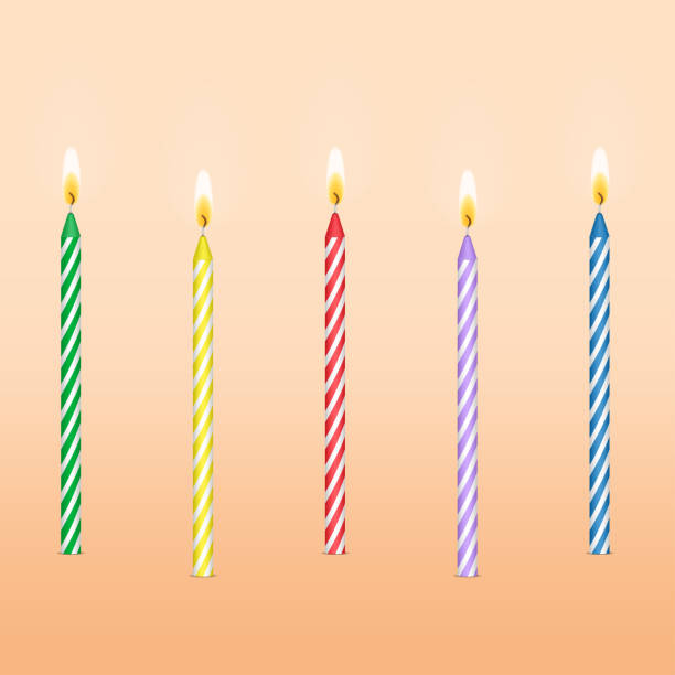 ilustraciones, imágenes clip art, dibujos animados e iconos de stock de velas de pastel de cumpleaños con llamas ardientes, ilustración vectorial. conjunto de colores. fácil de recolorear - vela de cumpleaños