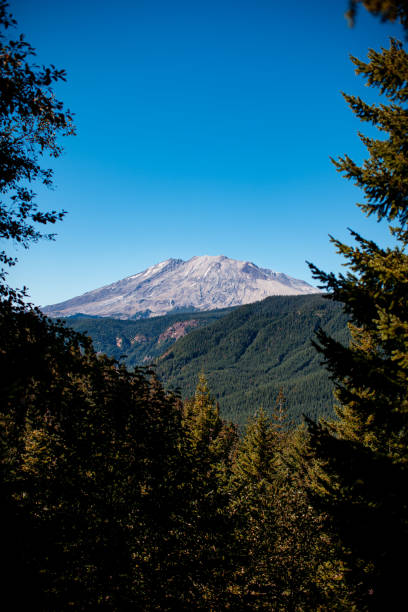 monte saint helens pacific northwest - nature active volcano mt st helens volcano fotografías e imágenes de stock