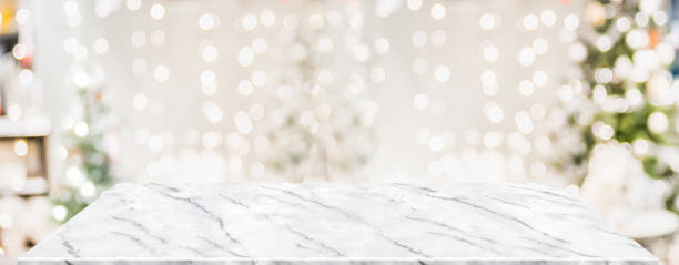 marble table with Christmas decor in living room blur background with bokeh light,Holiday backdrop,Mockup banner for display of advertise product ,luxury house. marble table with Christmas decor in living room blur background with bokeh light,Holiday backdrop,Mockup banner for display of advertise product ,luxury house. christmas lights photos stock pictures, royalty-free photos & images
