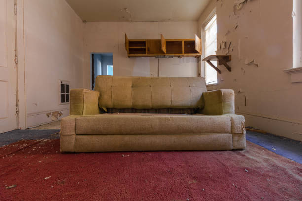 istock Old and tattered couch left forgotten in an abandoned apartment 1270954727