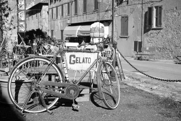 屋外バー - photography black and white restaurant italy ストックフォトと画像