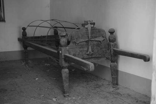 istock Antique cemetery 1400-1700 1270998906