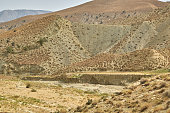 blick-auf-die-berge-und-das-trocken-verschmutzte-flussbett-im-hochland-asiens.jpg?b=1&s=170x170&k=20&c=h7HPdV85c9JvIV-8LpO2_9__BELolvriJ5C8R5F4GYU=