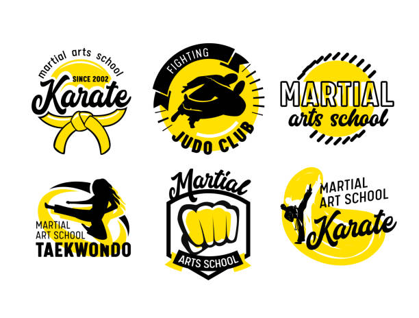 illustrations, cliparts, dessins animés et icônes de ensemble d’icônes pour l’école d’arts martiaux, bannières ou étiquettes avec des combattants, poing et typographie. emblèmes pour les classes de combat - boxing fist knocking punch