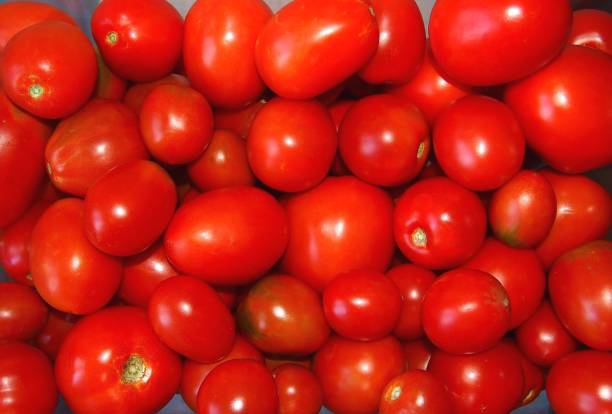 istock Red Ripe Tomatoes Background / Desktop Wallpaper 1271117991