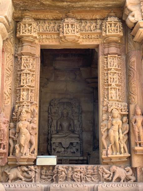 templo jain de mahavira - khajuraho india indian culture temple fotografías e imágenes de stock