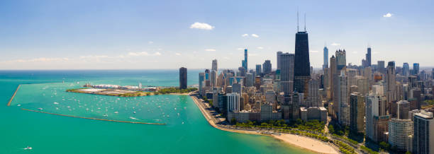 panorama de chicago en été - north avenue beach photos et images de collection