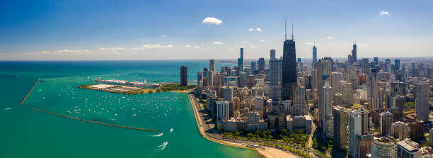 chicago cityscape from above - summertime - north avenue beach photos et images de collection