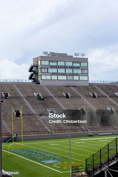 psychology impose Departure for Cramton Bowl Stadium In Montgomery Alabama Stock Photo - Download Image Now  - Alabama - US State, American Football - Sport, American Football Field -  iStock