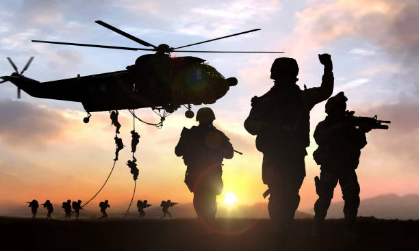 silhouette  of military operation at sunset - tropa imagens e fotografias de stock