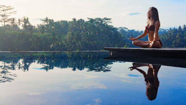 good morning with yoga meditating on sunrise background - summer people tourist slim imagens e fotografias de stock