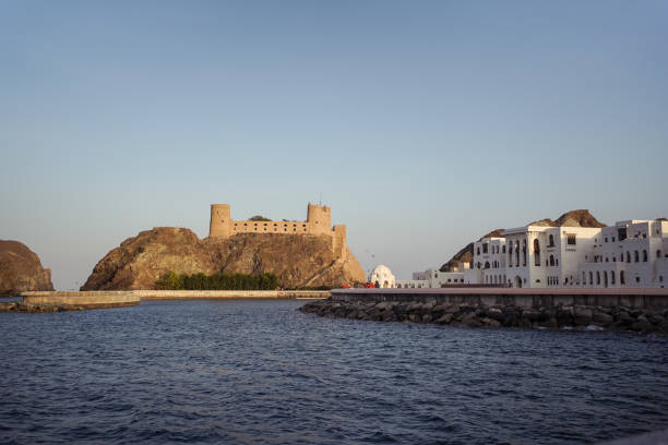 scenic landscape view of al mirani fort with sea water in forefront - al mirani imagens e fotografias de stock