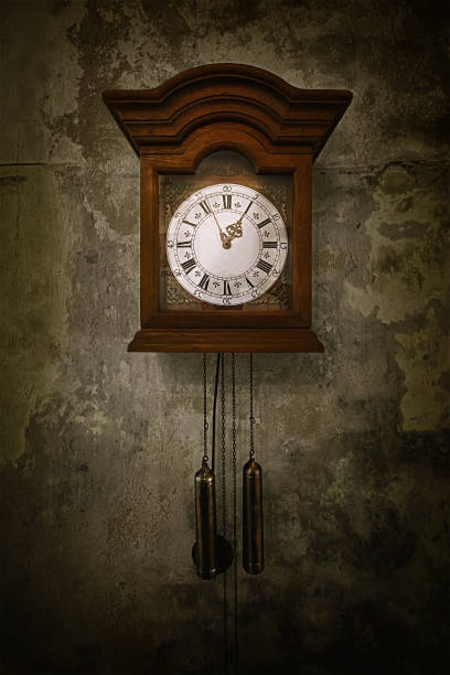 Old clock on the wall - fotografia de stock