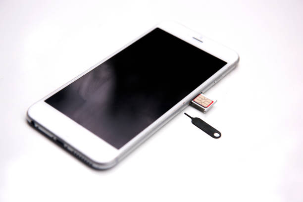 Side view Sim card tools, Small nano sim card card tray with smartphones Selective focus Side view Sim card tools, Small nano sim card card tray with smartphones Selective focus eject button stock pictures, royalty-free photos & images