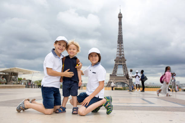 istock Family Vacationing in Paris 1271338095