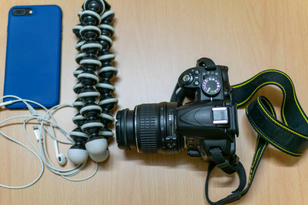 istock a dslr and gorilla tripod with mobile on a table 1271358387