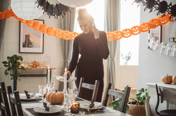 istock Informing everyone that table is settled 1271397260