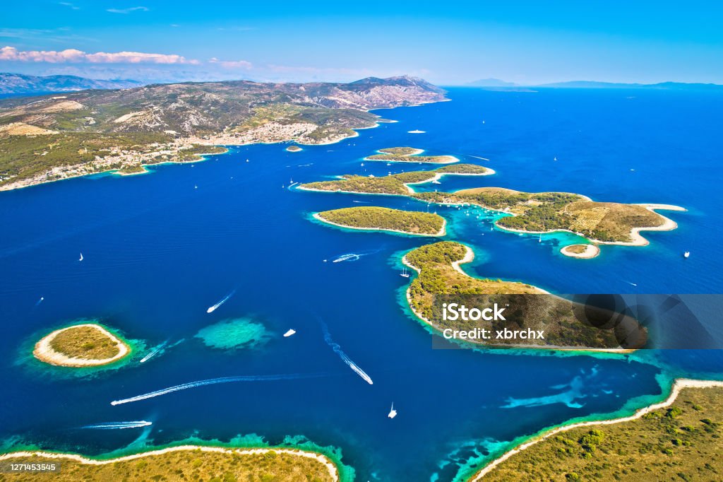 Pakleni otoci destinazione yachting arcipelago vista aerea - Foto stock royalty-free di Isola Pakleni otoci destinazione yachting arcipelago vista aerea - Foto stock royalty-free di Isola