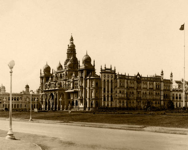 vintage photo frome northside of mysore palace, karnataka, - wodeyar photos et images de collection