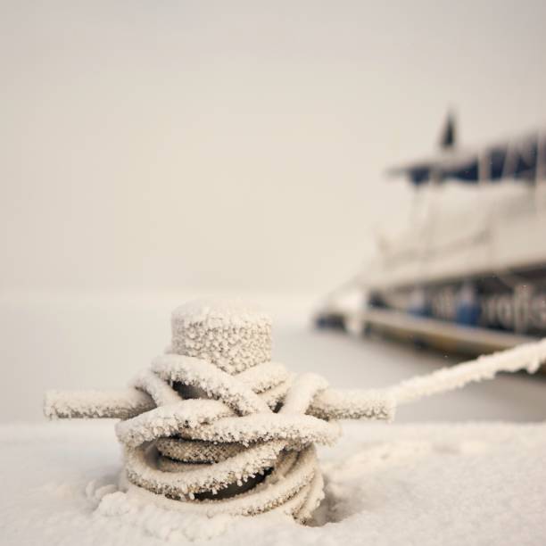 лодка док - thick snow стоковые фото и изображения