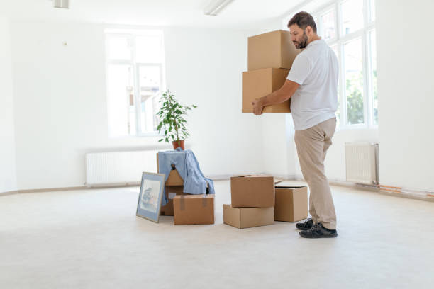 istock Moving in into new apartment 1271478272