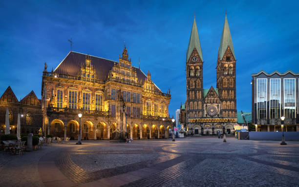 панорама рыночной площади в бремене, германия - st peter стоковые фото и изображения