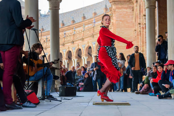 baile flamenco. bailarina tradicional española. - number of people traditional culture outdoors audience fotografías e imágenes de stock