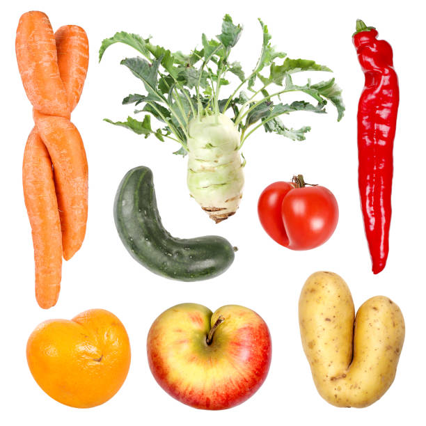frutta e verdura biologica deformata - deformato foto e immagini stock