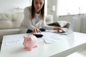 konzentrieren-sie-sich-auf-sparschwein-m