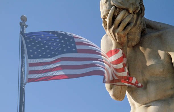 statua di facepalm con una bandiera americana semitrasparente stratificata su di essa - depression sadness usa american flag foto e immagini stock