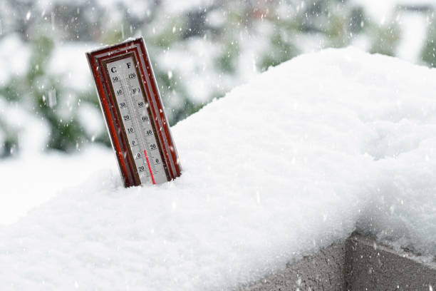 thermometer auf schneeshows - minus zeichen grafiken stock-fotos und bilder