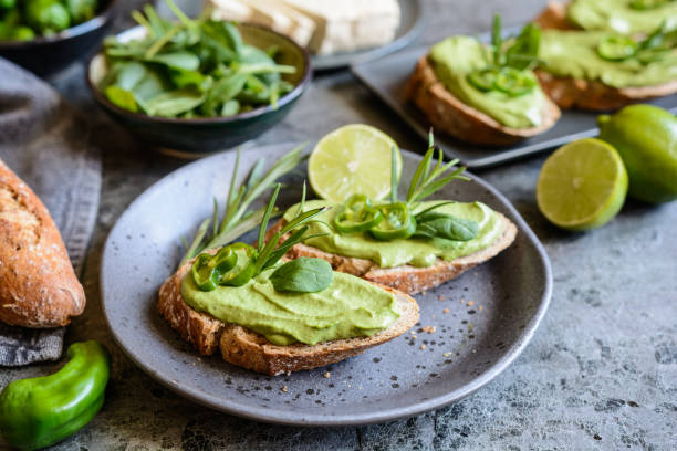 istock Creamy spinach spread with tofu and green pepper 1271524344