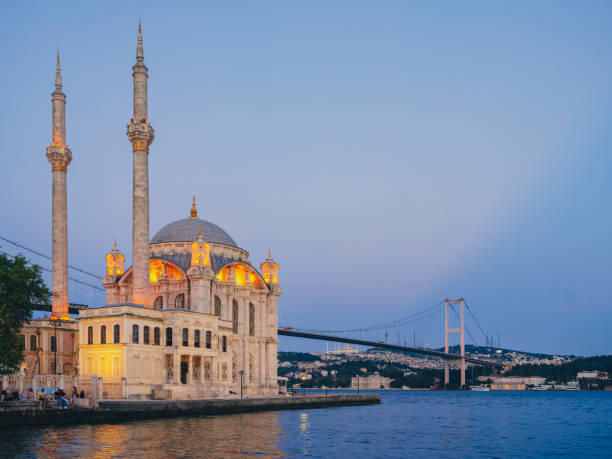 istock Ortakoy Mosque at sundown, Istanbul, Turkey 1271539285