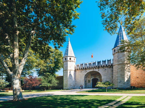 The main gate to the Topkapi Palace, Istanbul Topkapi Palace, Castle, Istanbul, Istanbul Province, Turkey - Middle East topkapi palace stock pictures, royalty-free photos & images