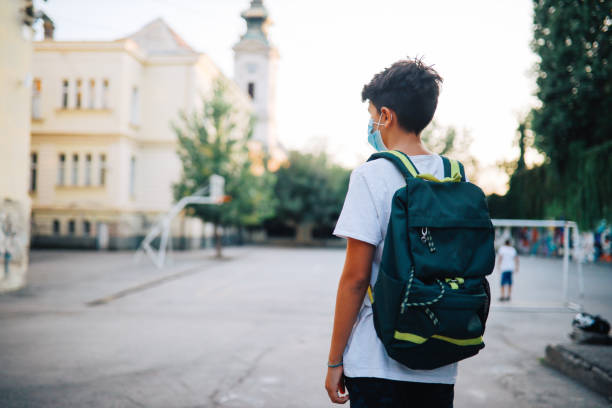 istock Kid going to school during the pandemic 1271561681