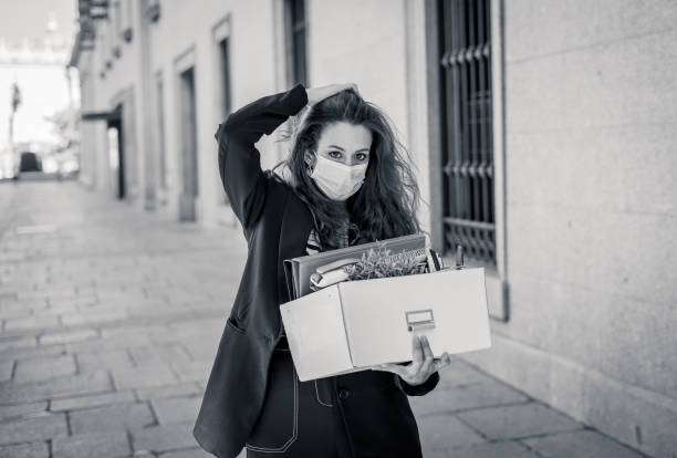 sad businesswoman in medical protective mask in business district with box of office staff feeling depressed due to job loss. coronavirus job cuts, covid-19 unemployment and economic crisis concept. - cheap finance cutting downsizing imagens e fotografias de stock