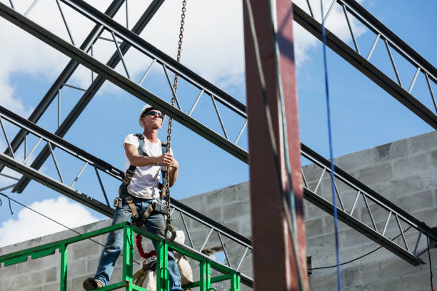 istock Steel worker installing roof trusses 1271582283
