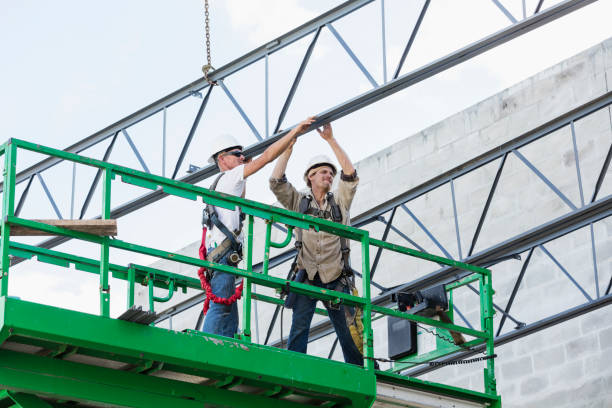 istock Two ironworkers installing roof trusses 1271582752