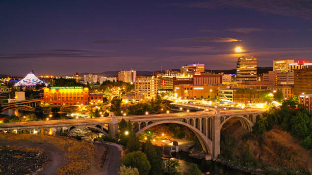 Spokane wa Moon over Spokane wa washington state stock pictures, royalty-free photos & images