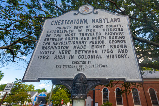 A vintage sign post in the city center of the historic Chestertown with information about the history of the town Chestertown, MD, USA 08/30/2020: A vintage sign post in the city center of the historic Chestertown. The signpost provides information about the town's history with references to George Washington. chestertown stock pictures, royalty-free photos & images