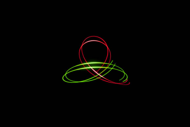 vermelho e verde claro misto círculo misturado fotografia de pintura de luz, longa exposição, ondulações e ondas contra um fundo preto - long exposure flash - fotografias e filmes do acervo
