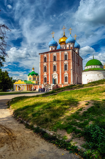 https://media.istockphoto.com/id/1271673015/photo/cathedral-of-the-assumption-of-the-blessed-virgin-mary-of-the-ryazan-kremlin-on-a-sunny.jpg?b=1&s=170667a&w=0&k=20&c=6M0DrbxPtfShBt0afoujVEOLcCoX2zO4lkHP81KE5SE=