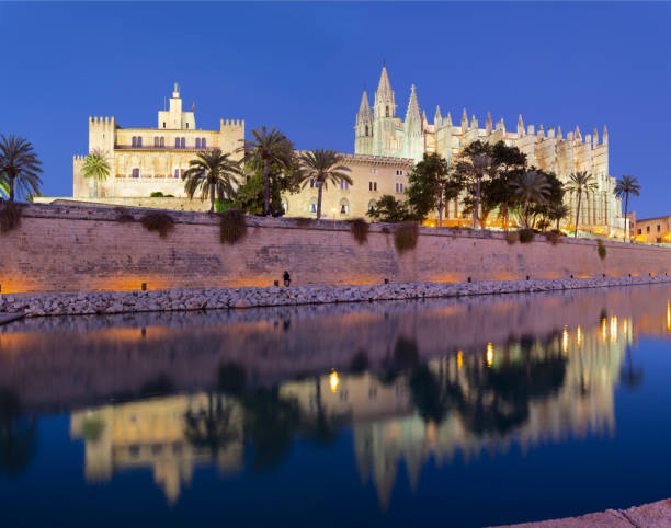 istock Palma de Mallorca - The cathedral La Seu at dusk. 1271729845